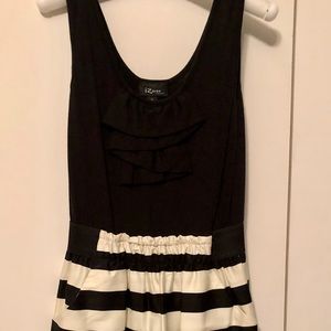 Black and cream dress with pockets!